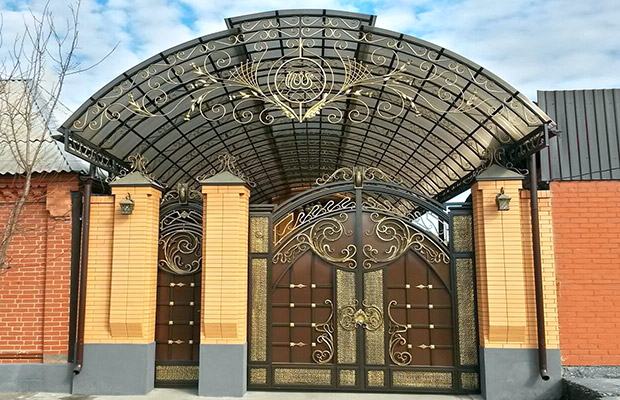 Купить или заказать ворота для дома с навесом - стильные и надежные решения для вашего участка в Соль-илецке от 42813 руб | ВоротМастер-Сои